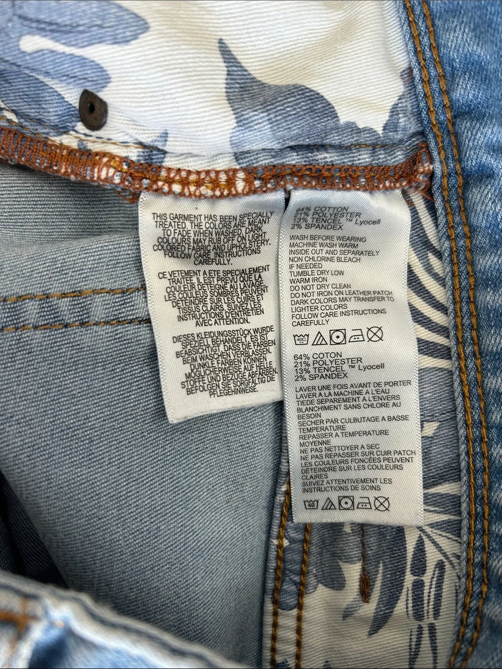 Tommy Bahama Men’s Light Blue Jeans, 36x32, small snag (see pictures)